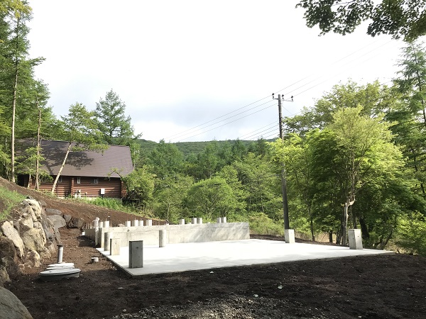 キグミ　山中湖　平井邸　ログハウス 基礎工事 コンクリート打設 完成 全景